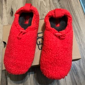 UGG plushy slippers, size 9 New, pink